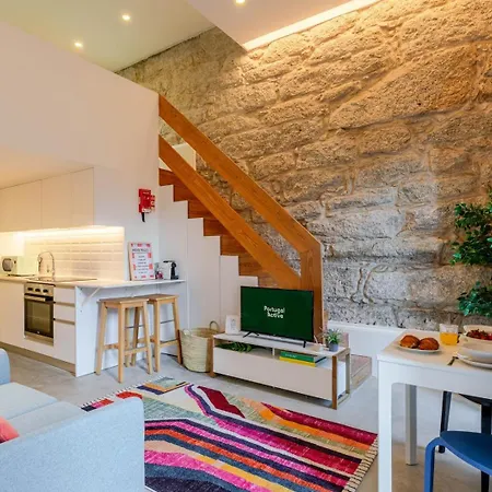 Invictus Escape - Jacuzzi & Charm In The Oporto