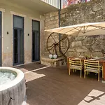 Invictus Escape - Jacuzzi & Charm In The شقة بورتو