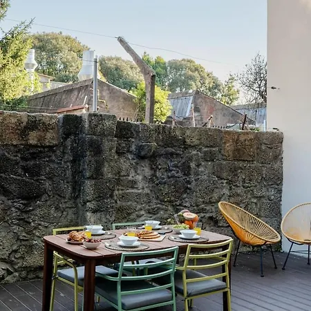 Invictus Escape - Jacuzzi & Charm In The Porto