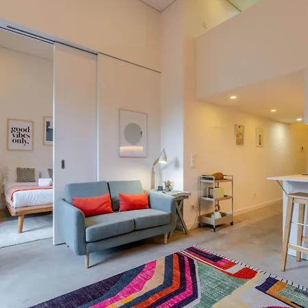 Invictus Escape - Jacuzzi & Charm In The Apartamento