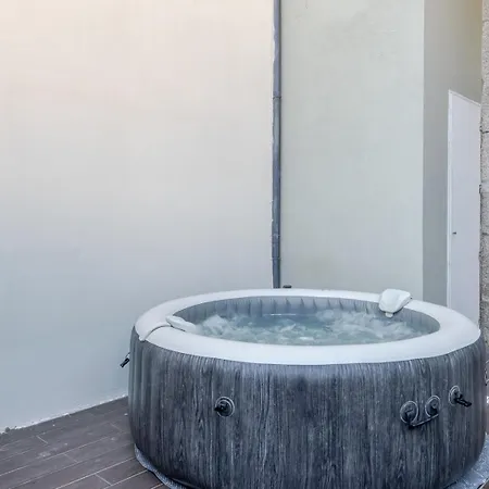 Invictus Escape - Jacuzzi & Charm In The Apartment