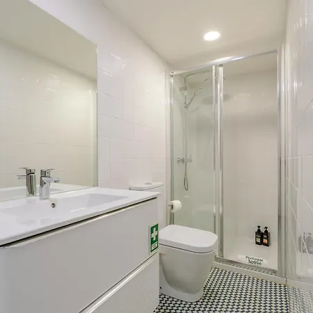 Invictus Escape - Jacuzzi & Charm In The Porto