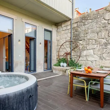 Invictus Escape - Jacuzzi & Charm In The Porto