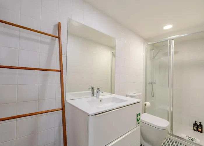 Invictus Escape - Jacuzzi & Charm In The