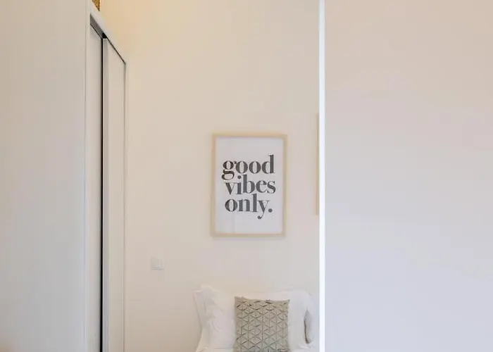 Invictus Escape - Jacuzzi & Charm In The 波尔图