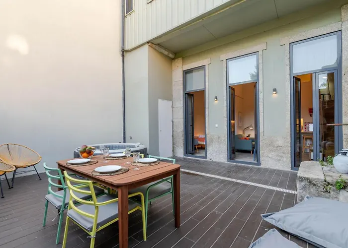 Invictus Escape - Jacuzzi & Charm In The