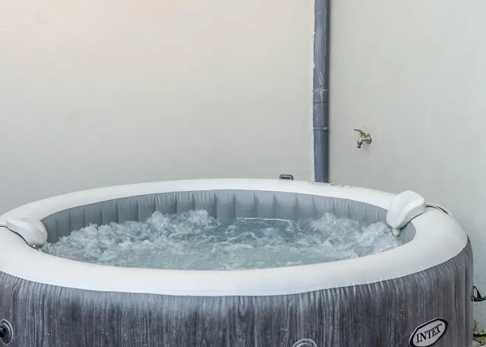 Invictus Escape - Jacuzzi & Charm In The Appartement Porto